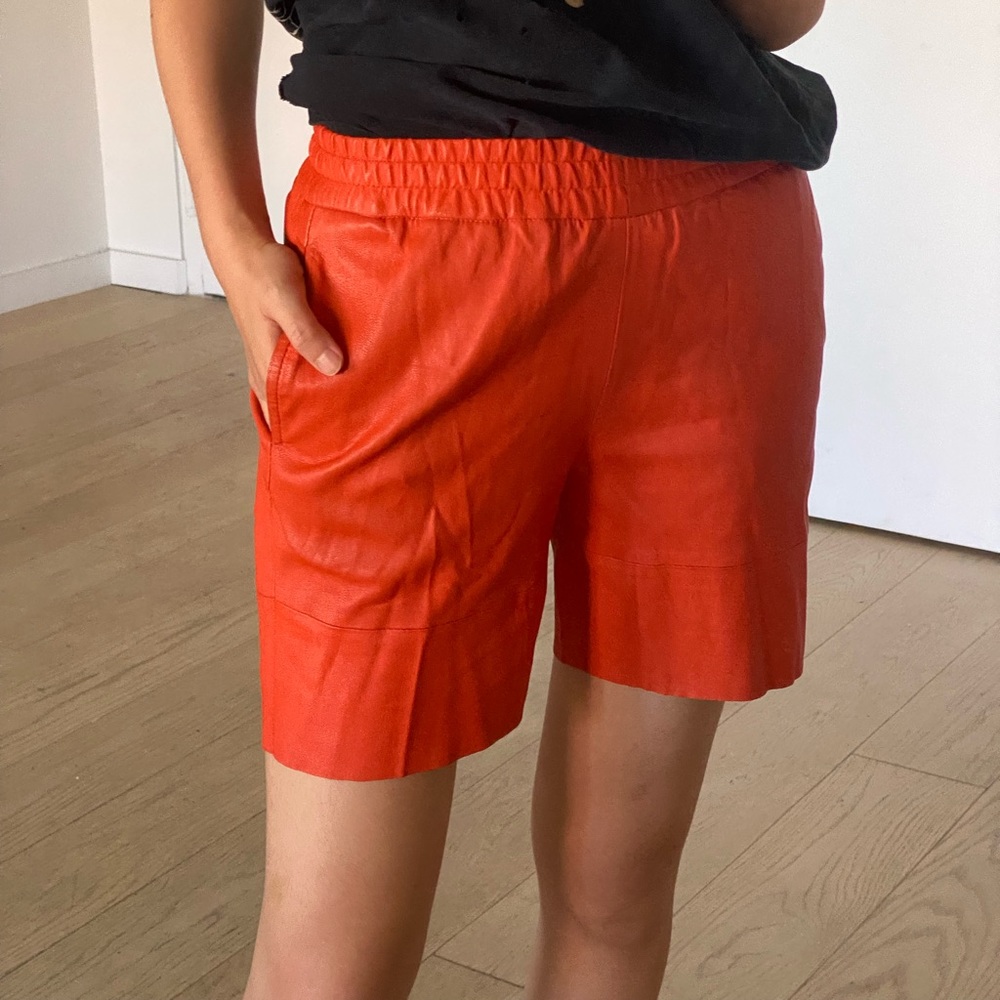 Real leather short with pocket